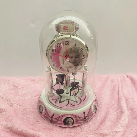 Vintage 2009 Marilyn Monroe Anniversary Porcelain Clock Rotating Pendulum/Dome - Picture 5 of 16